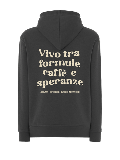 Vivo tra formule caffè e speranze   - Dark grey