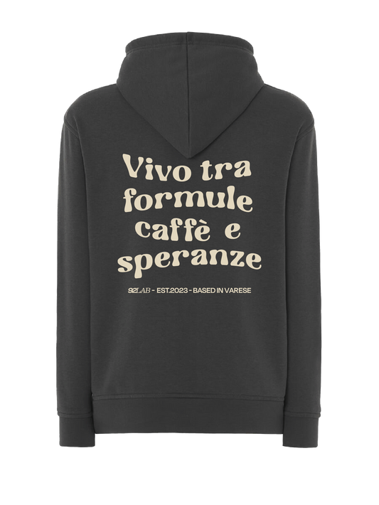 Vivo tra formule caffè e speranze   - Dark grey